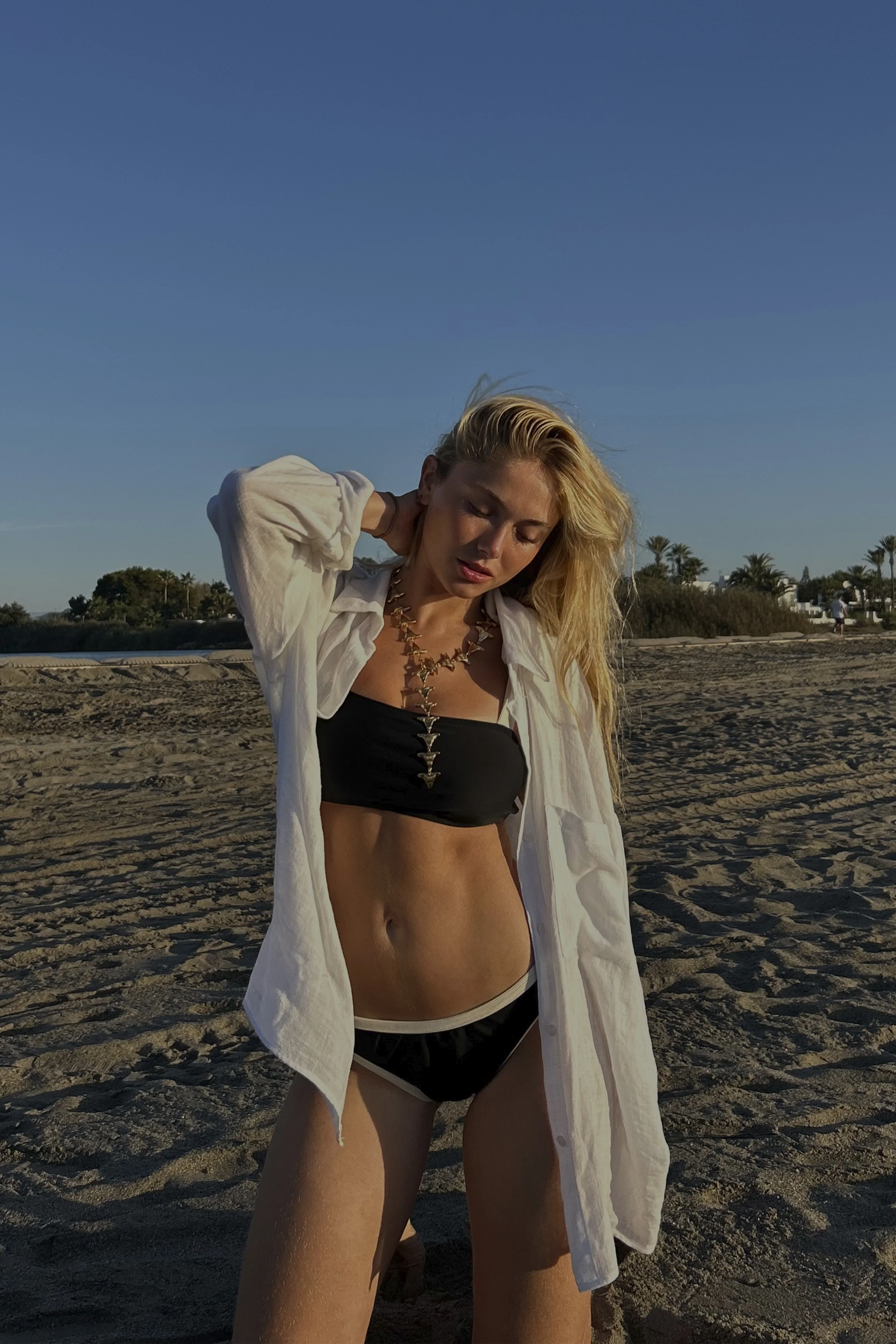 DEEP BLUE NECKLACE - Image 3