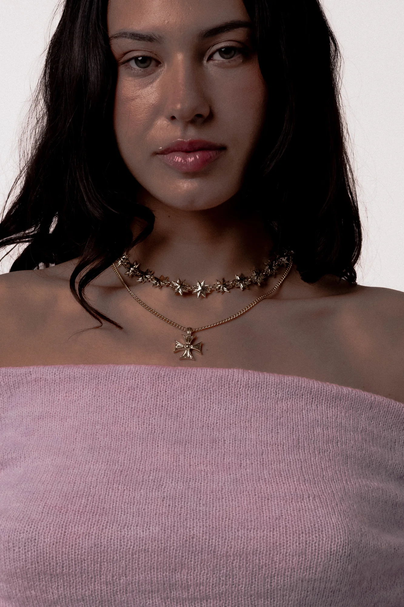 DEIÀ CROSS NECKLACE - Image 4
