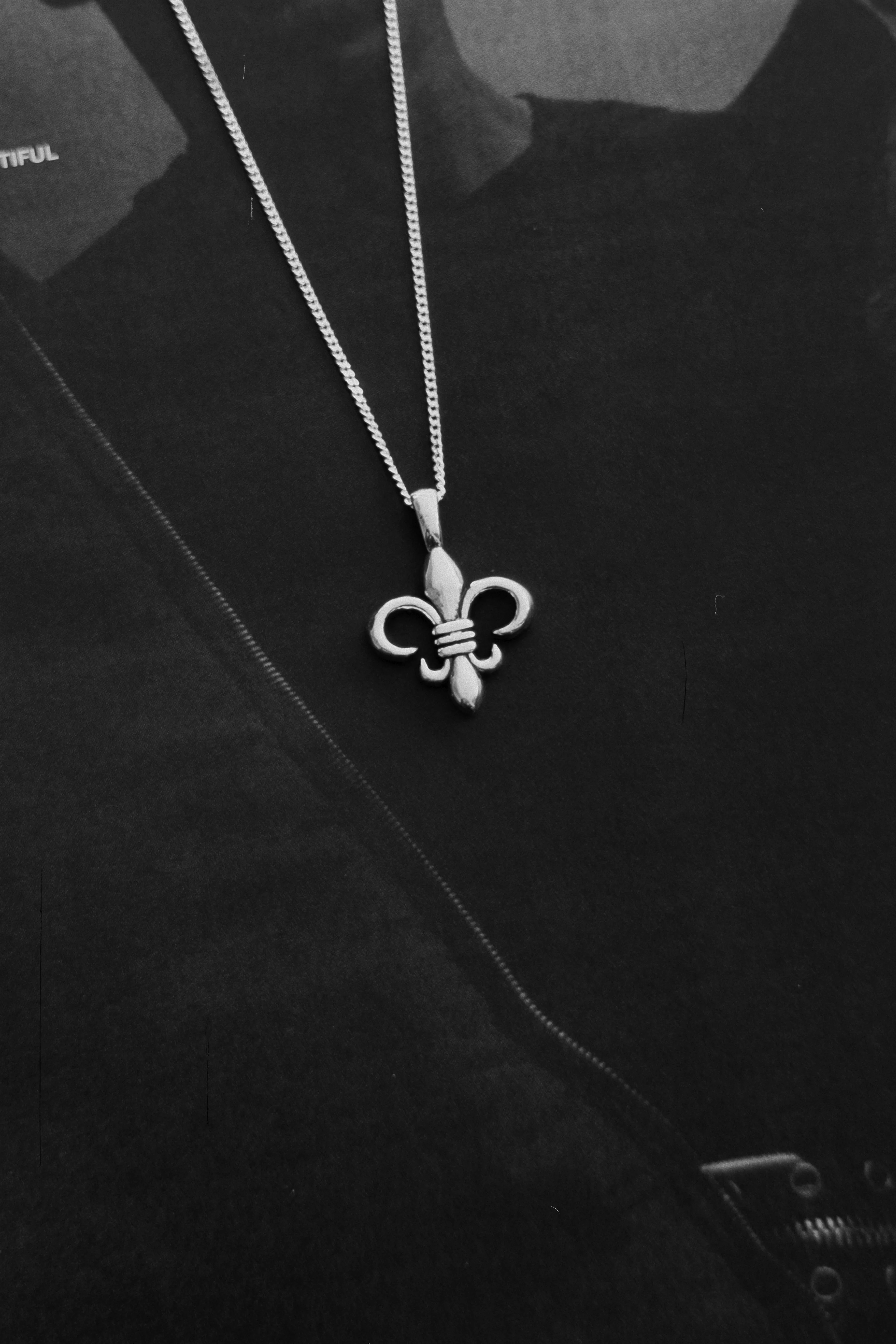 LIS NECKLACE - Image 8
